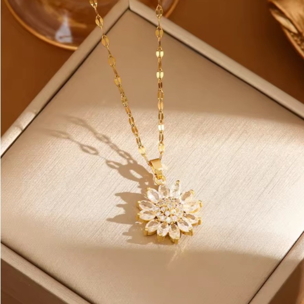 Gold Stainless Steel Daisy Flower Pendant Necklace